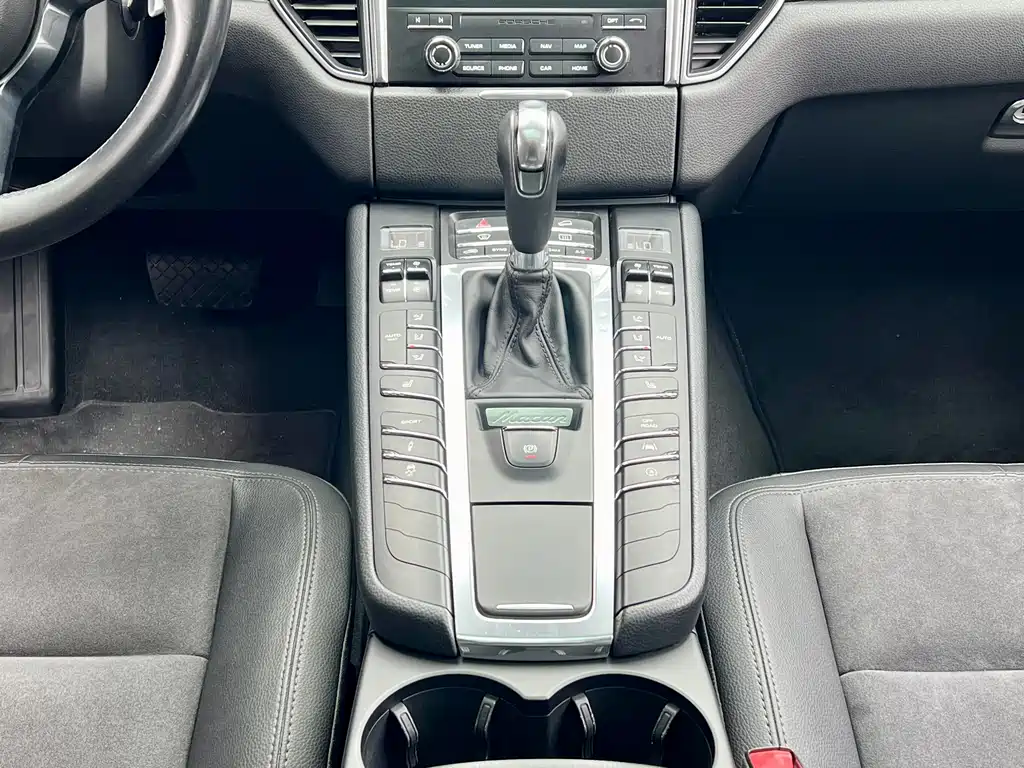 Porsche Macan 2017 — фото 12