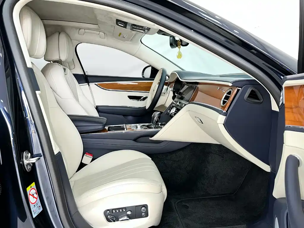 Bentley Flying Spur 2021 — фото 11