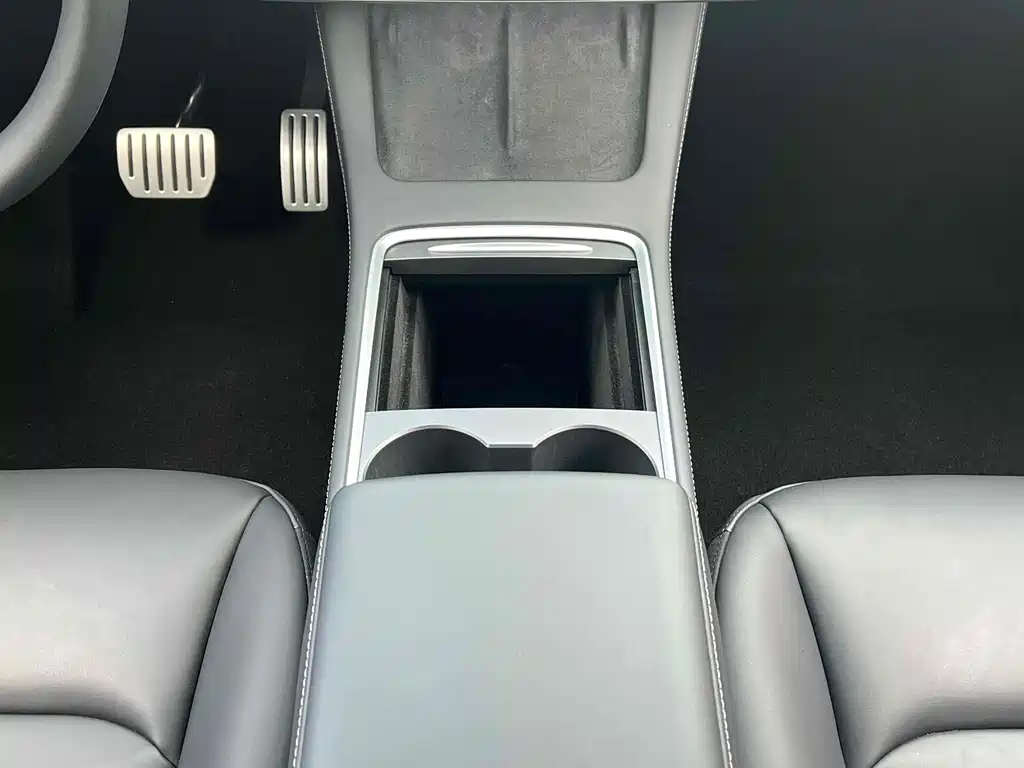 Tesla Model Y 2023 — фото 9