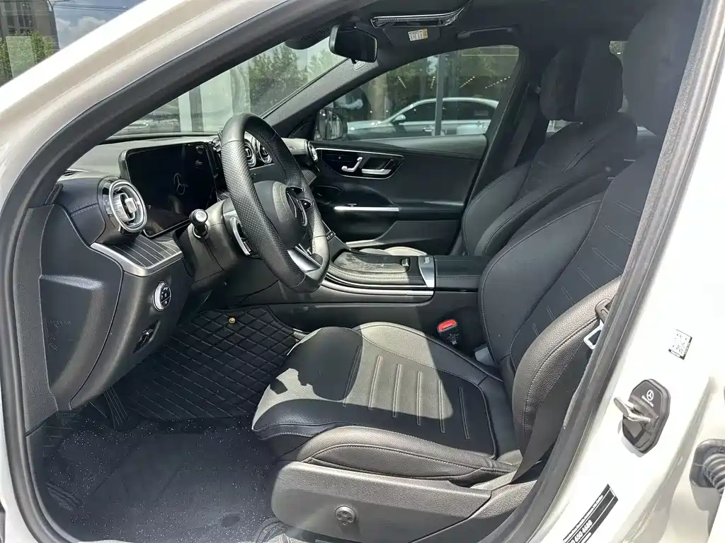 Mercedes-Benz C-Class 2024 — фото 12