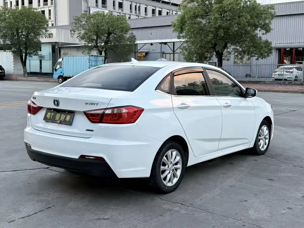 Changan V7 2017 — фото 9