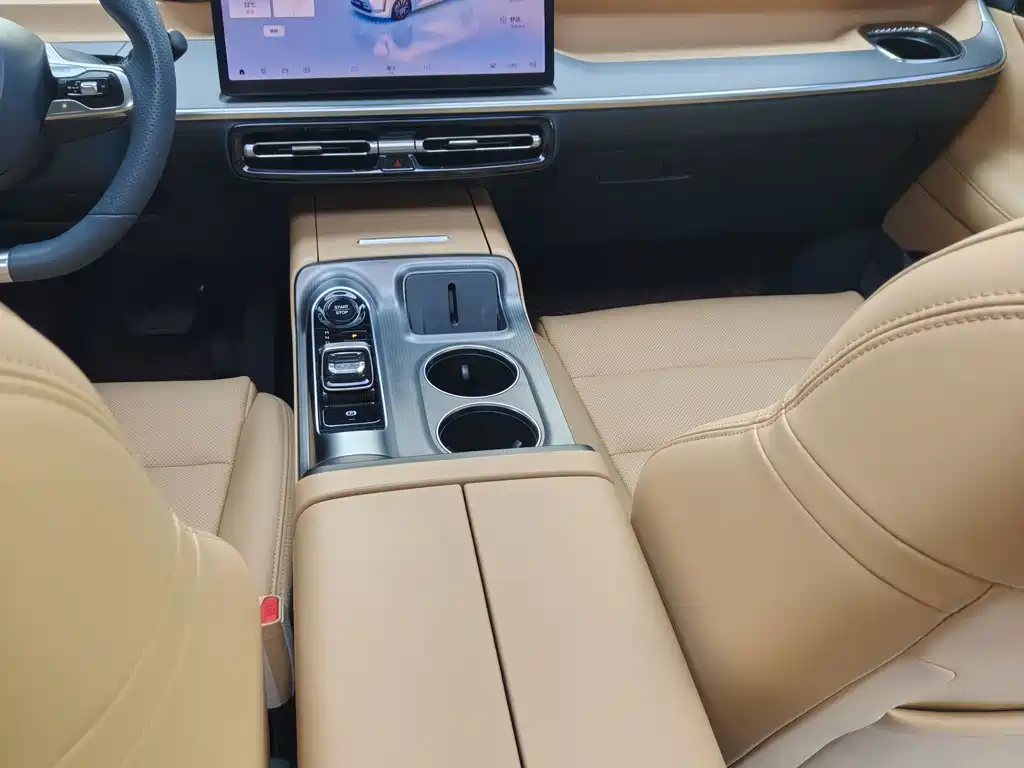GAC Trumpchi E8 PHEV 2024 — фото 17