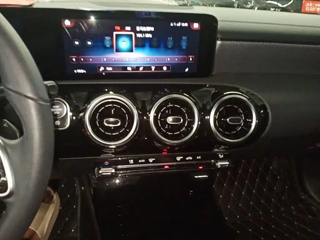 Mercedes-Benz A-Class 2021 — фото 13