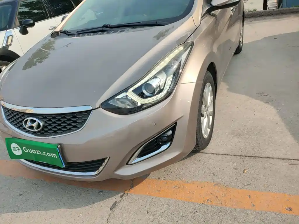 Hyundai Elantra 2017 — фото 18