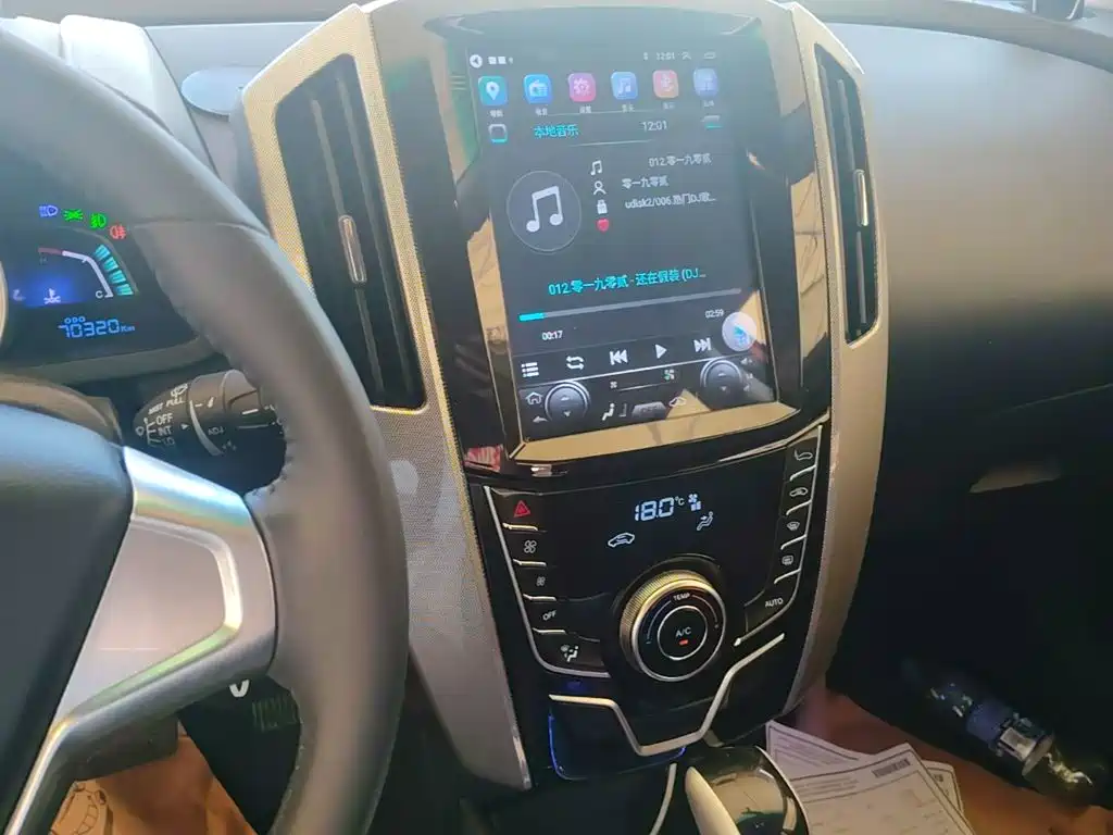 Luxgen You6 SUV 2015 — фото 13