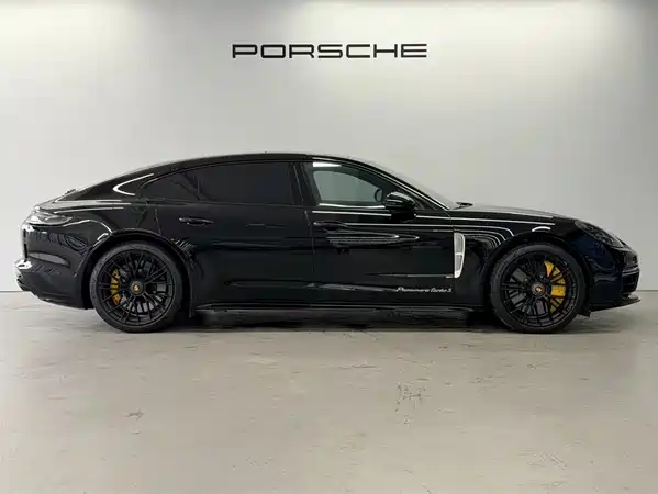 Porsche Panamera 2024