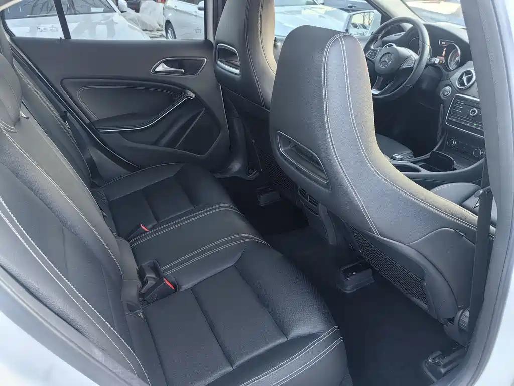 Mercedes-Benz GLA 2017 — фото 12
