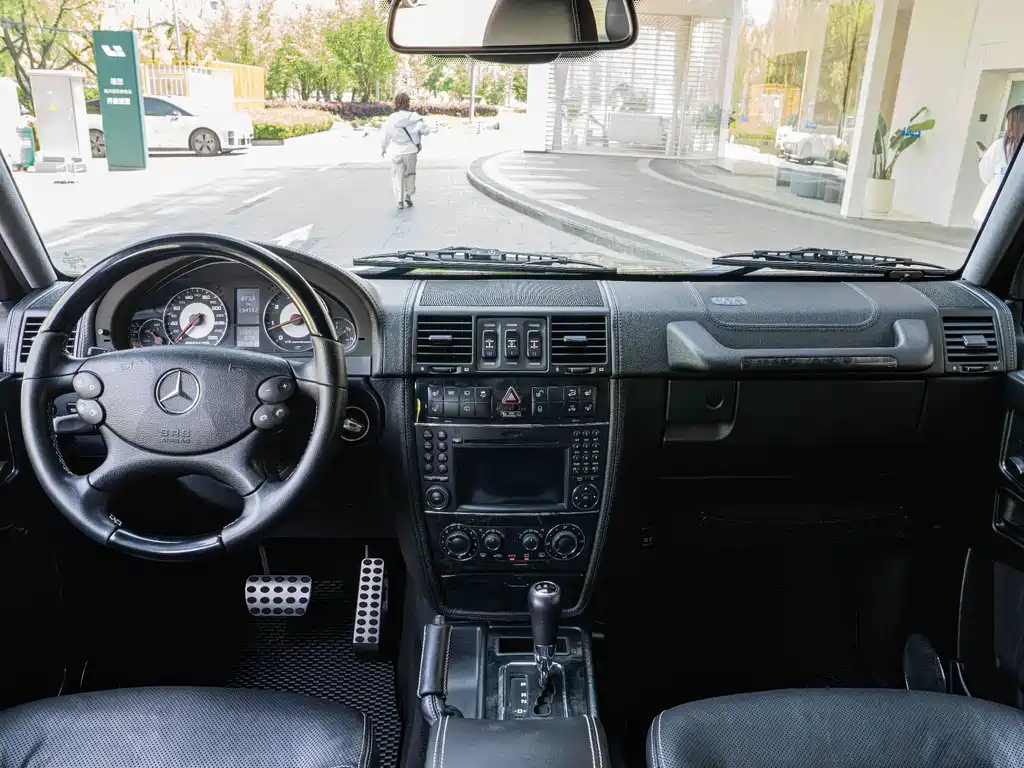 Mercedes-Benz G-Class AMG 2011 — фото 19