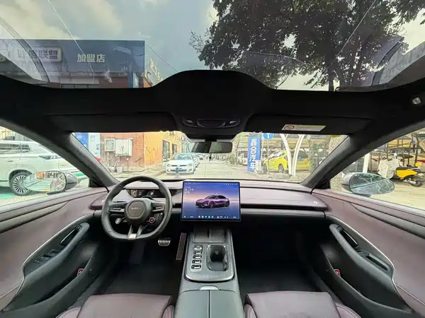 Xiaomi SU7 2024