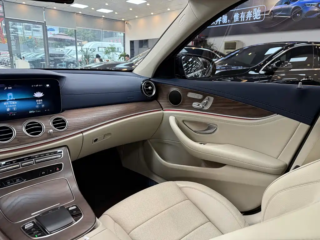 Mercedes-Benz E-Class 2023 — фото 18