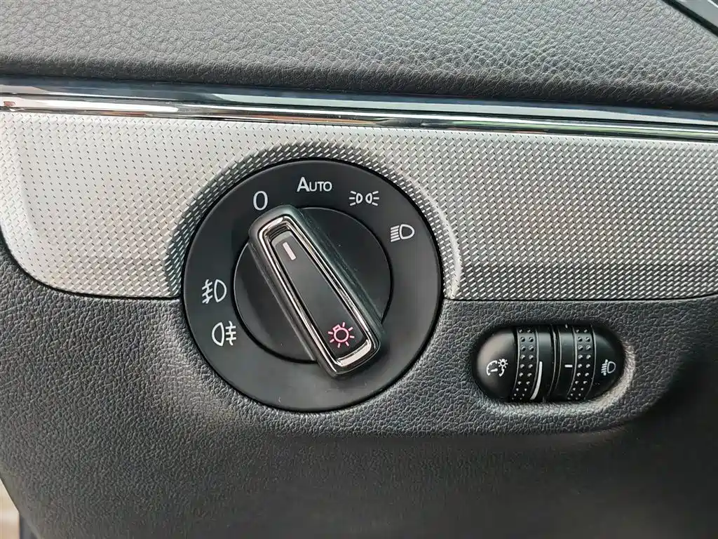 Volkswagen Sagitar 2018 — фото 21