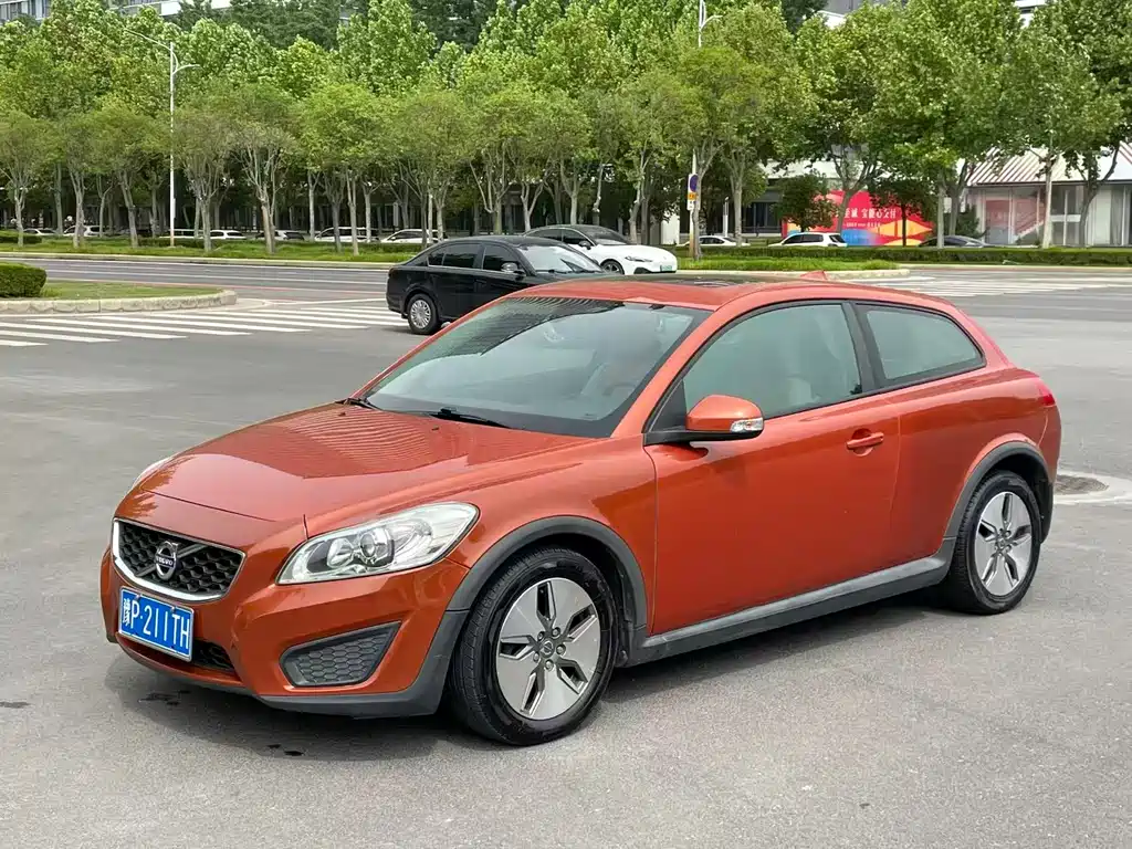 Volvo C30 2012 — фото 1