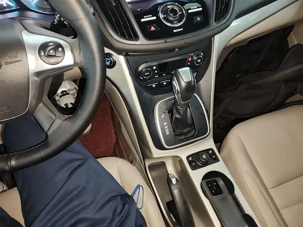 Ford Kuga 2015 — фото 14