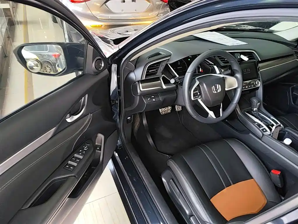 Honda Civic 2020 — фото 16
