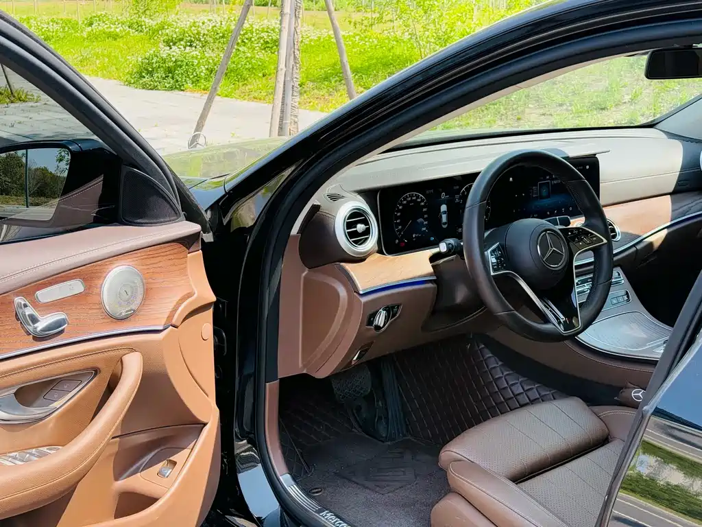Mercedes-Benz E-Class 2023 — фото 4