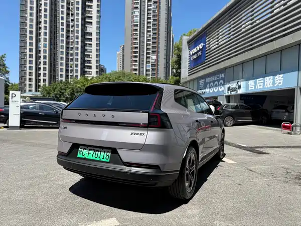 Volvo XC70 Plug-In Hybrid 2025