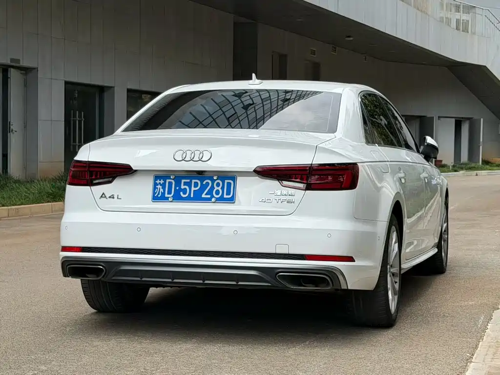 Audi A4L 2019