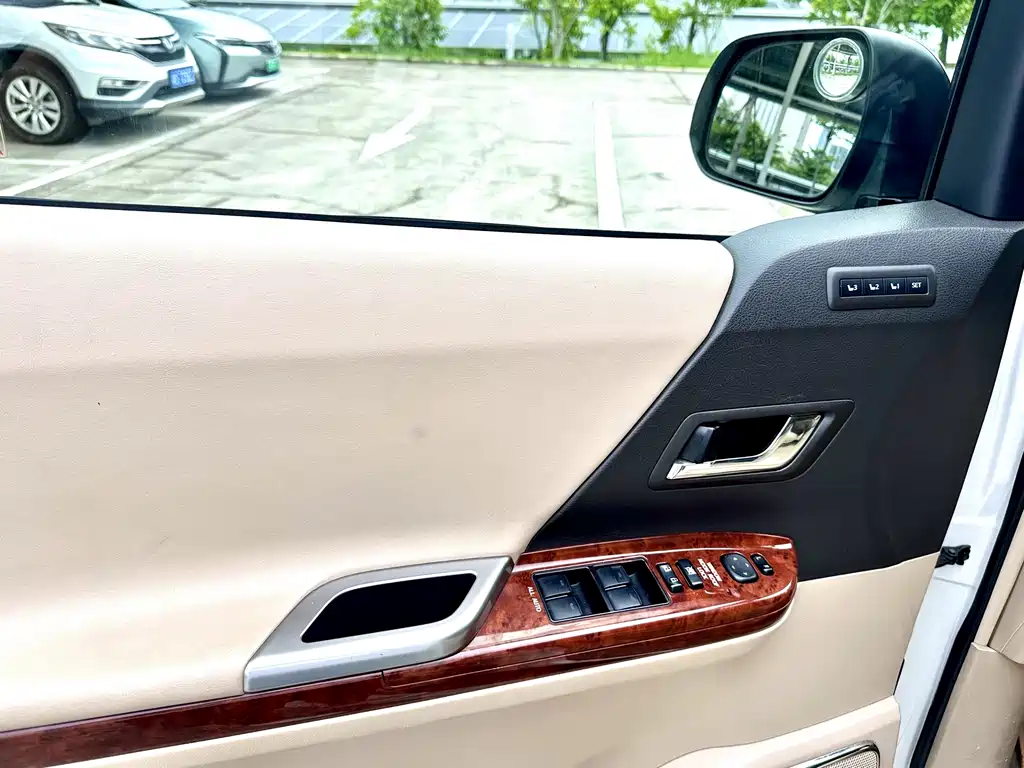 Toyota Alphard 2010 — фото 10