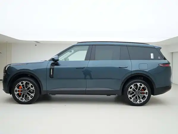 Lynk & Co 900 2025
