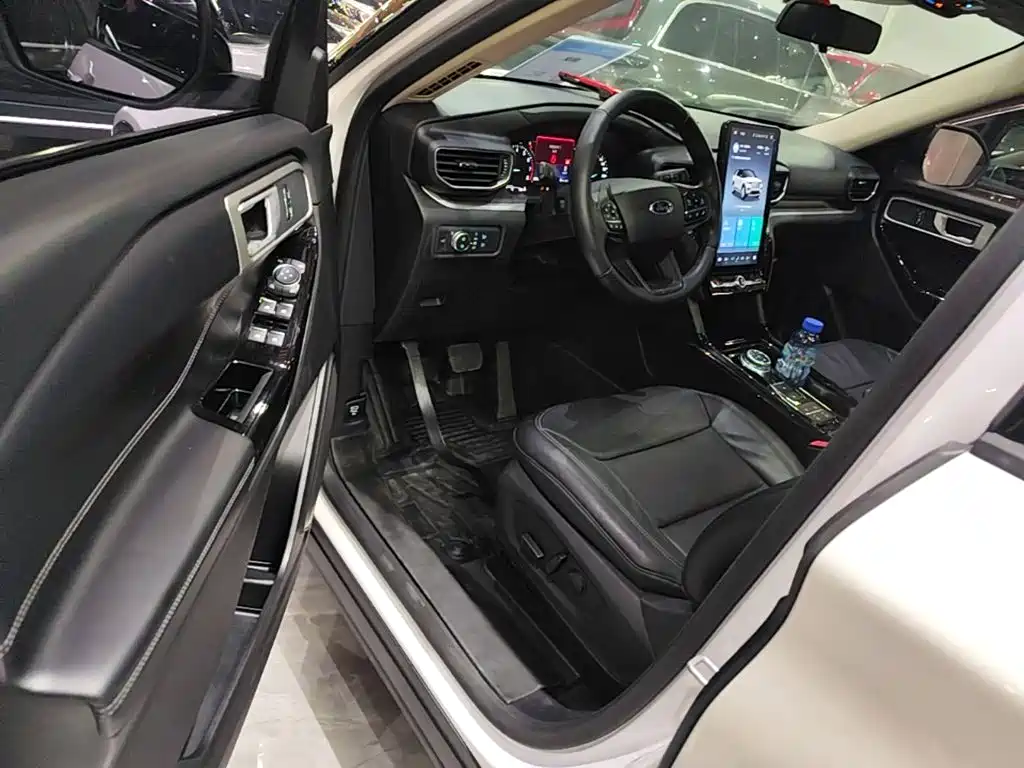 Ford Explorer 2021 — фото 16