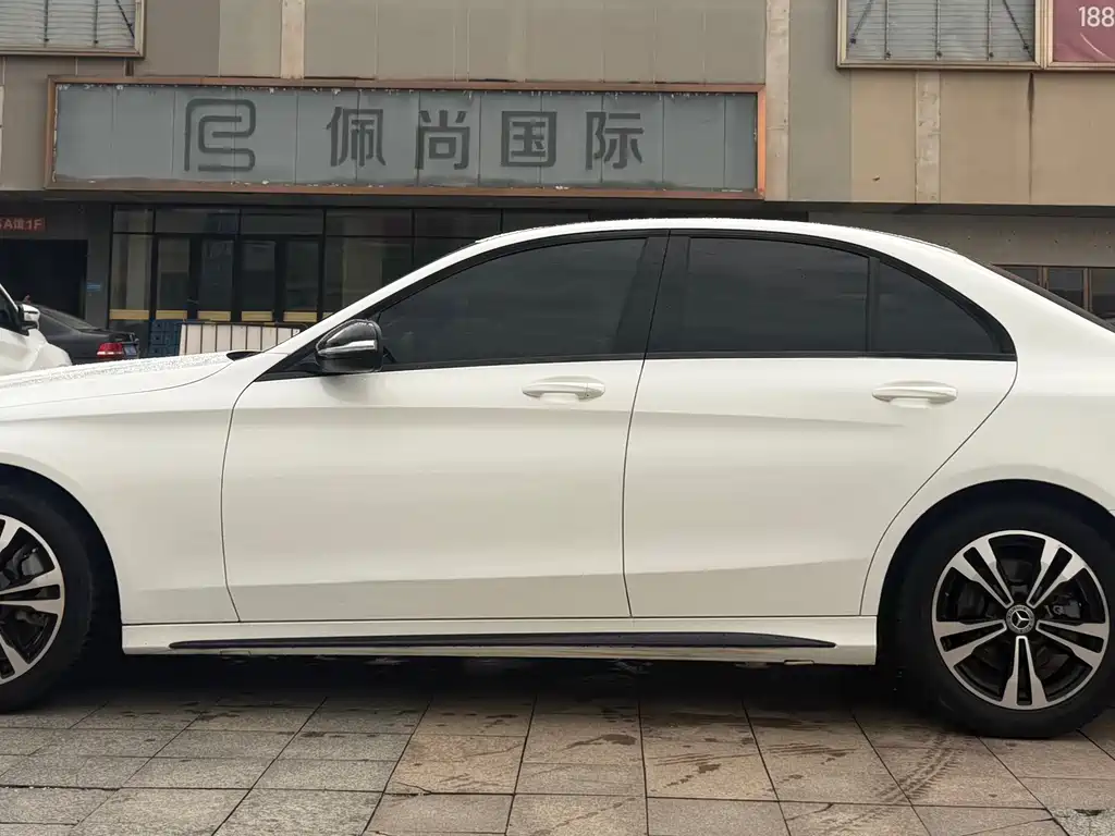 Mercedes-Benz C-Class 2019 — фото 20