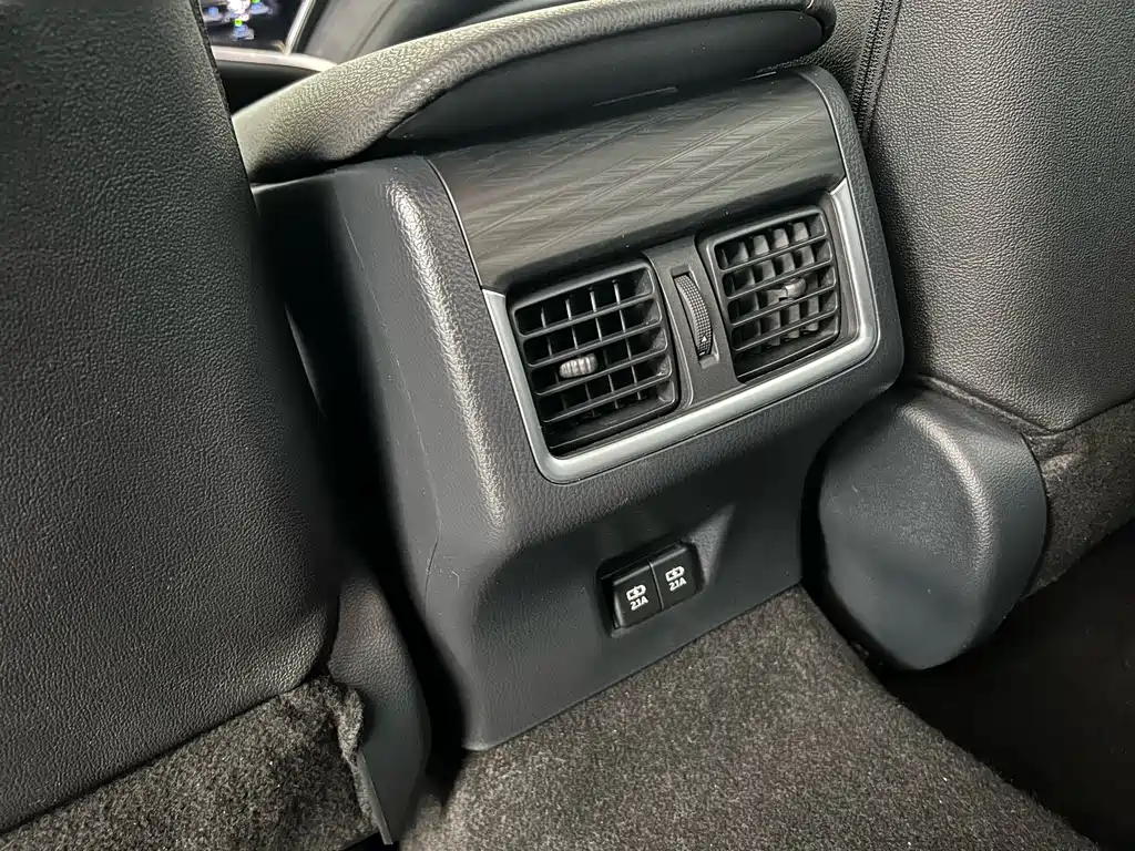 Toyota Camry 2021 — фото 17