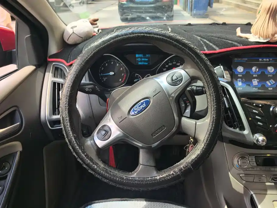 Ford Focus 2013 — фото 15