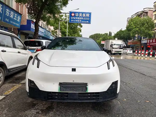Lynk & Co Z20 2025