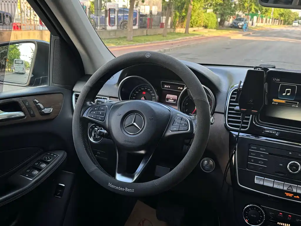 Mercedes-Benz GLE 2016 — фото 12