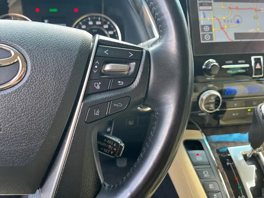 Toyota Vellfire 2023 — фото 16
