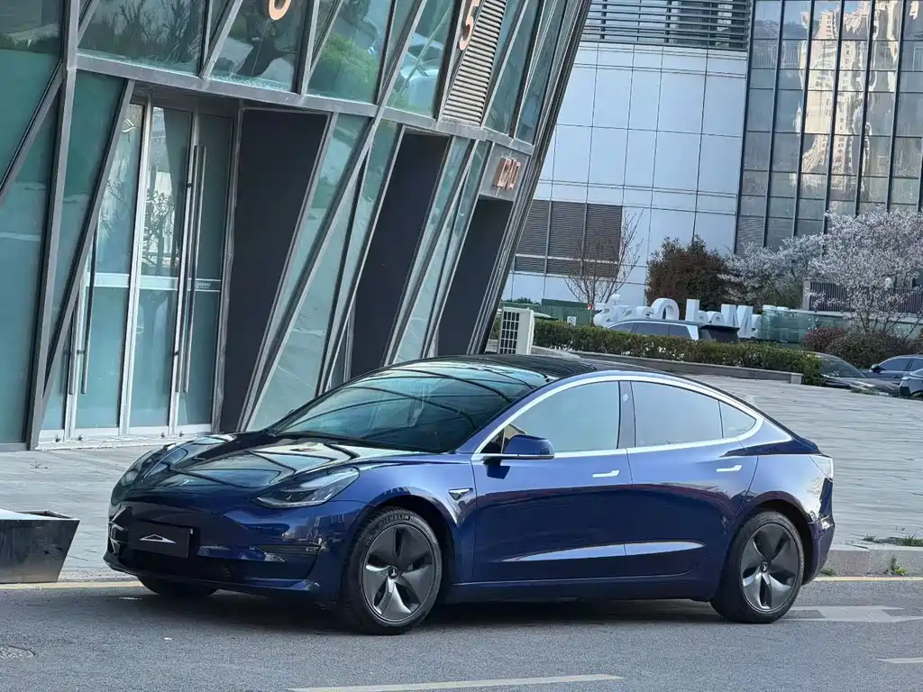 Tesla Model 3 2020 — фото 1