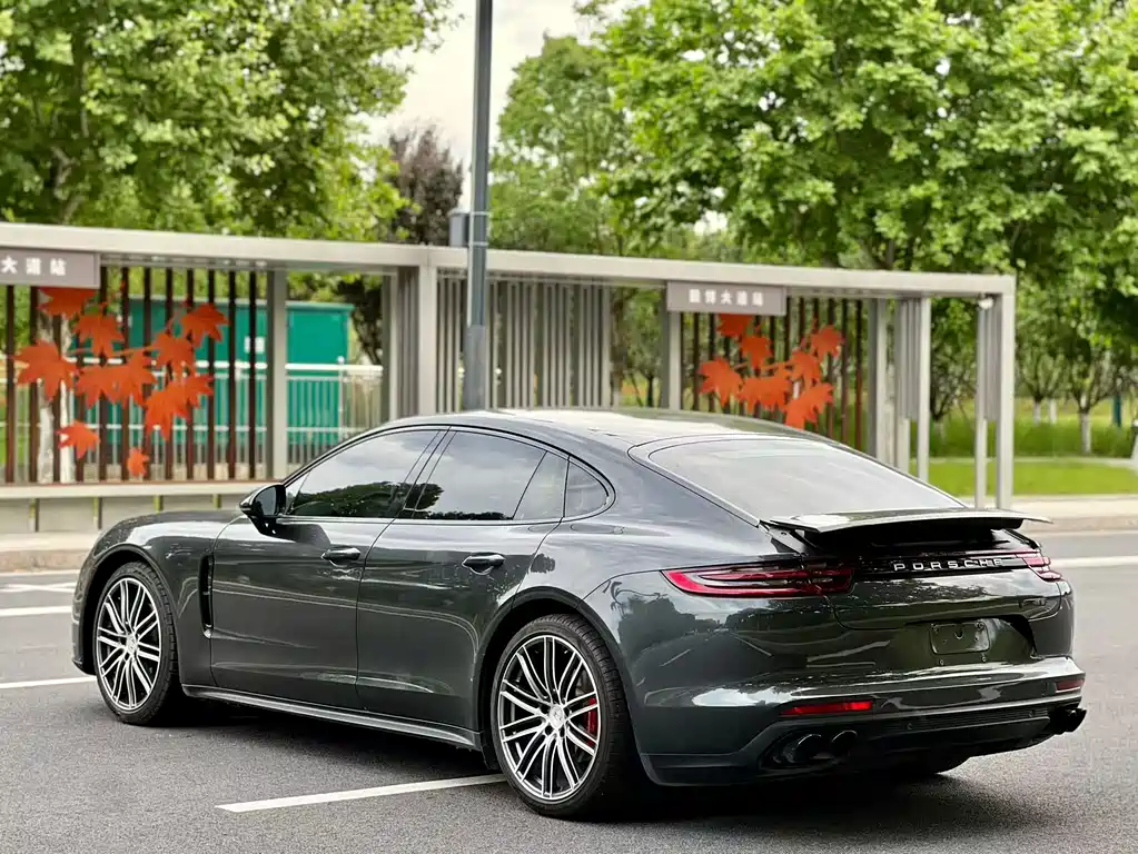 Porsche Panamera 2018 — фото 7