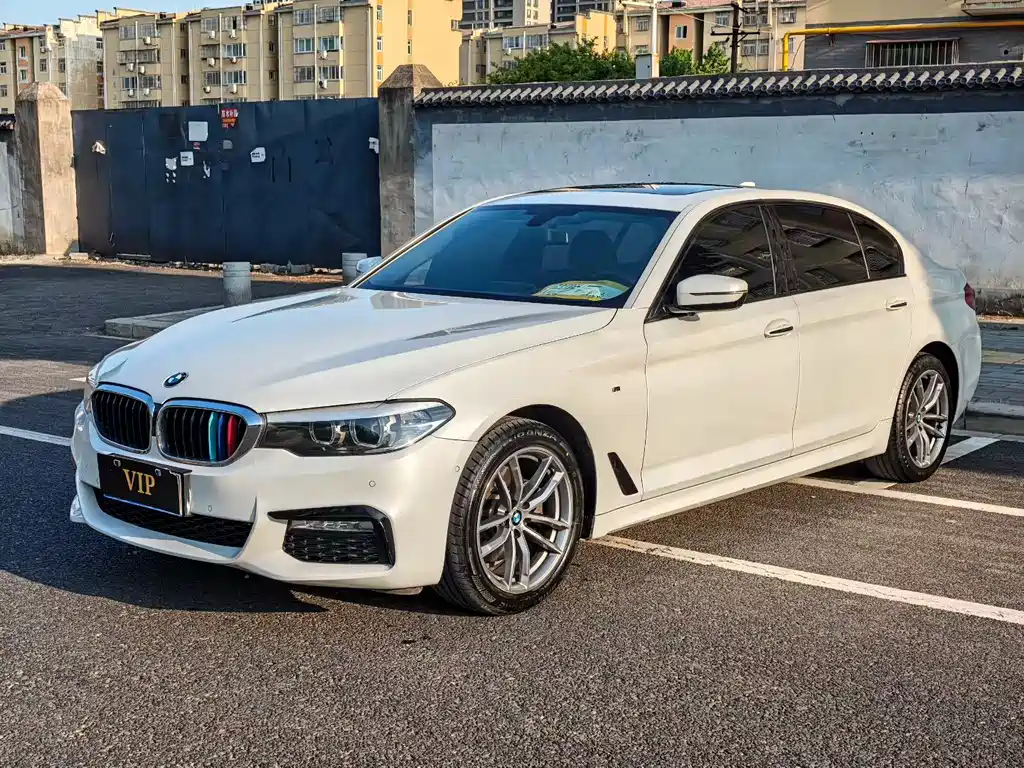 BMW 5 Series 2018 — фото 1