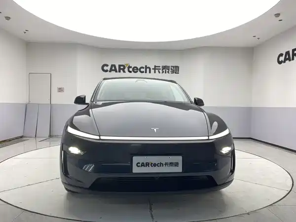 Tesla Model Y 2025