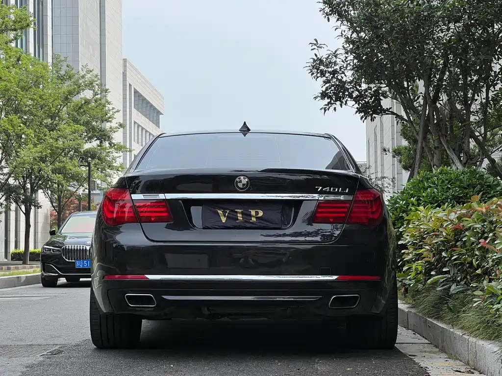 BMW 7 Series 2014 — фото 11