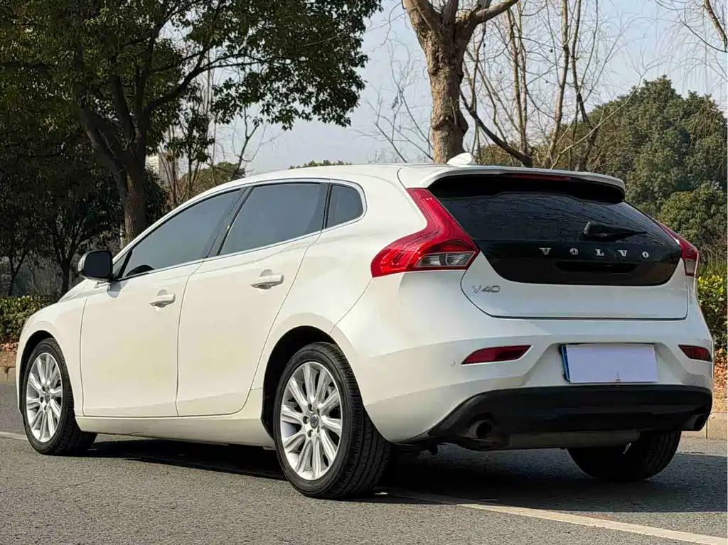 Volvo V40 2015 — фото 4