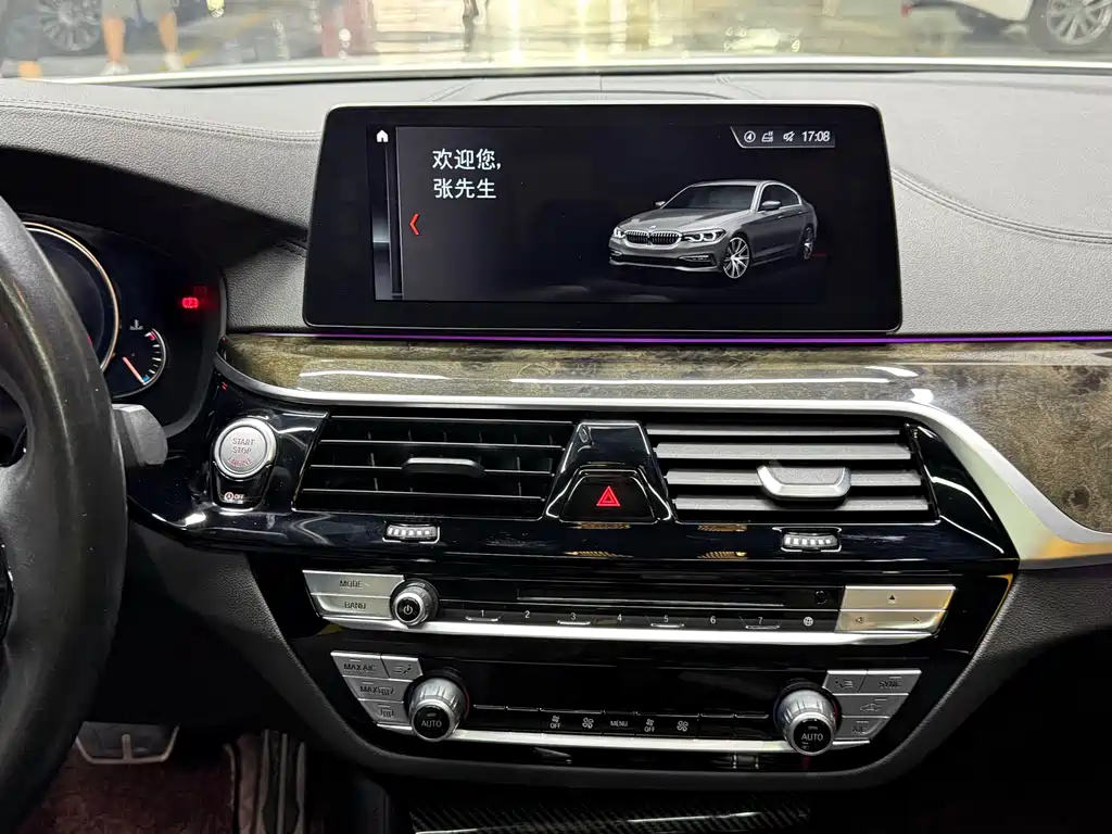 BMW 5 Series 2018 — фото 16