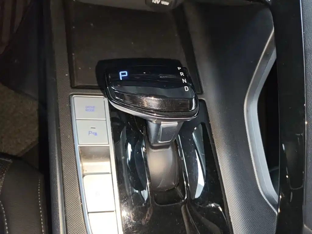 Hyundai Elantra 2021 — фото 21