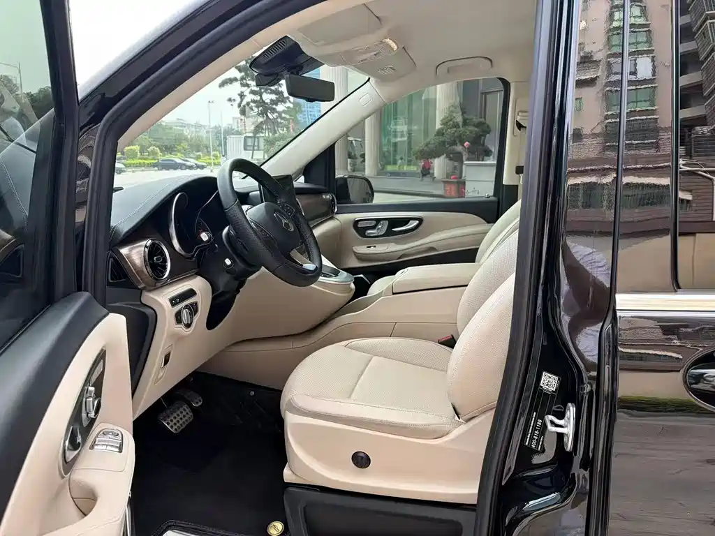 Mercedes-Benz V-Class 2021 — фото 10