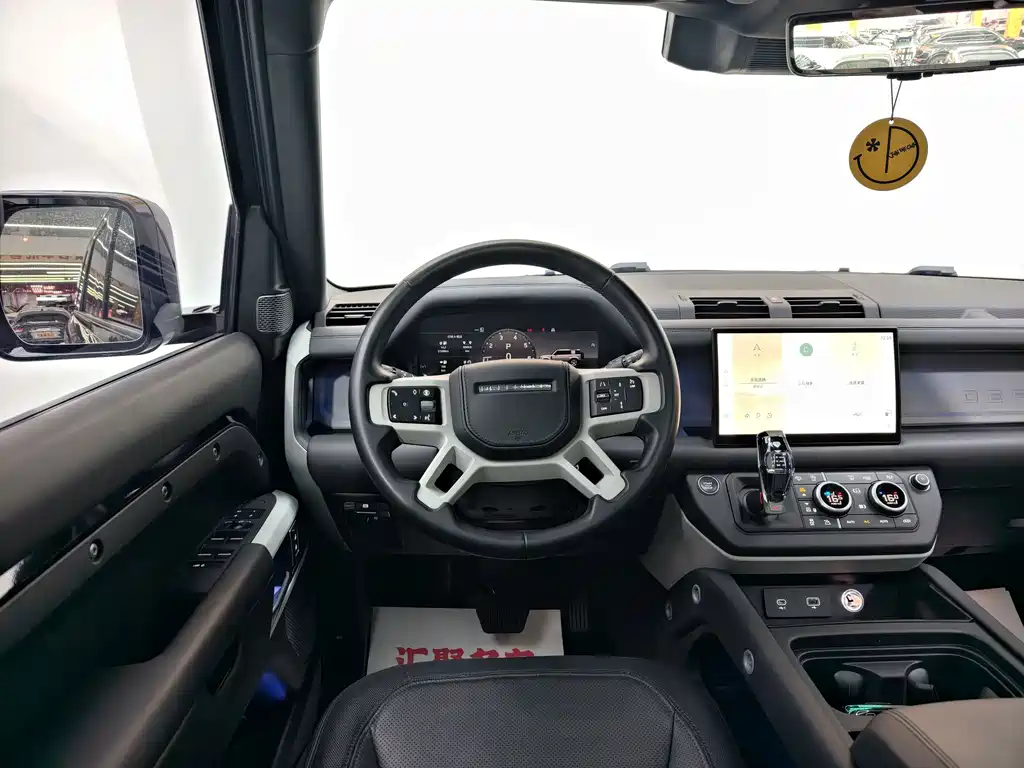 Land Rover Defender 2024 — фото 27