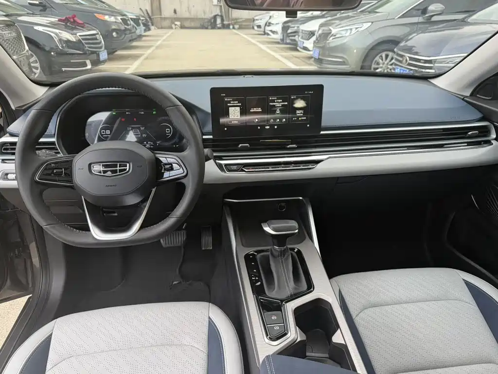 Geely Emgrand 2022