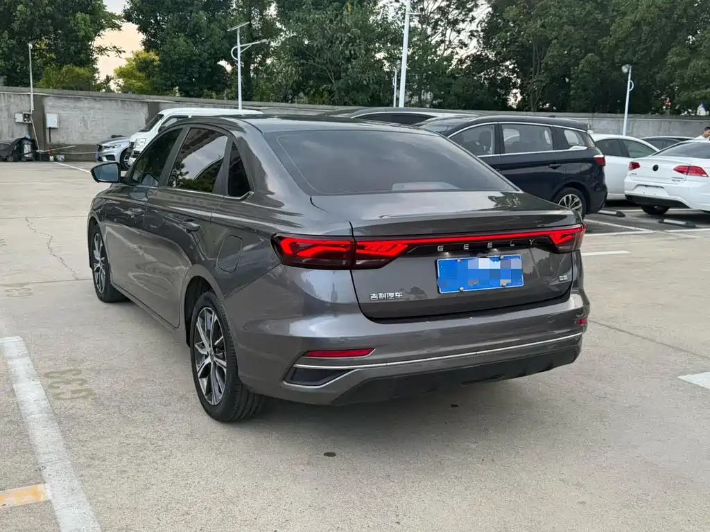 Geely Emgrand 2022 — фото 10