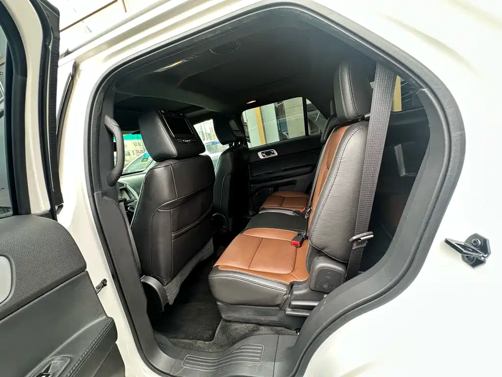 Ford Explorer 2015 — фото 12