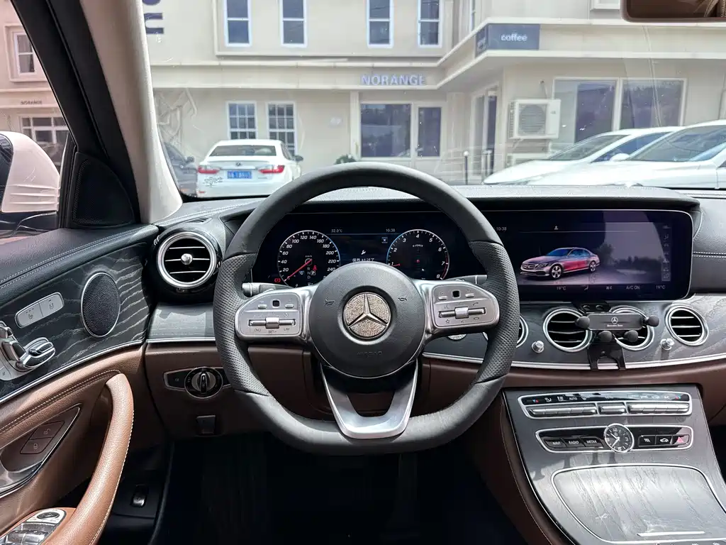Mercedes-Benz E-Class 2020 — фото 16