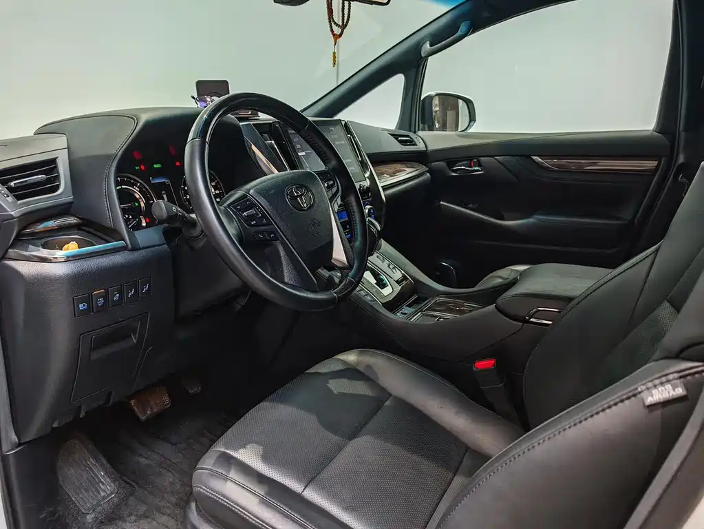 Toyota Vellfire 2022 — фото 10