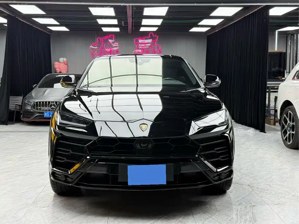 Lamborghini Urus 2022 — фото 1