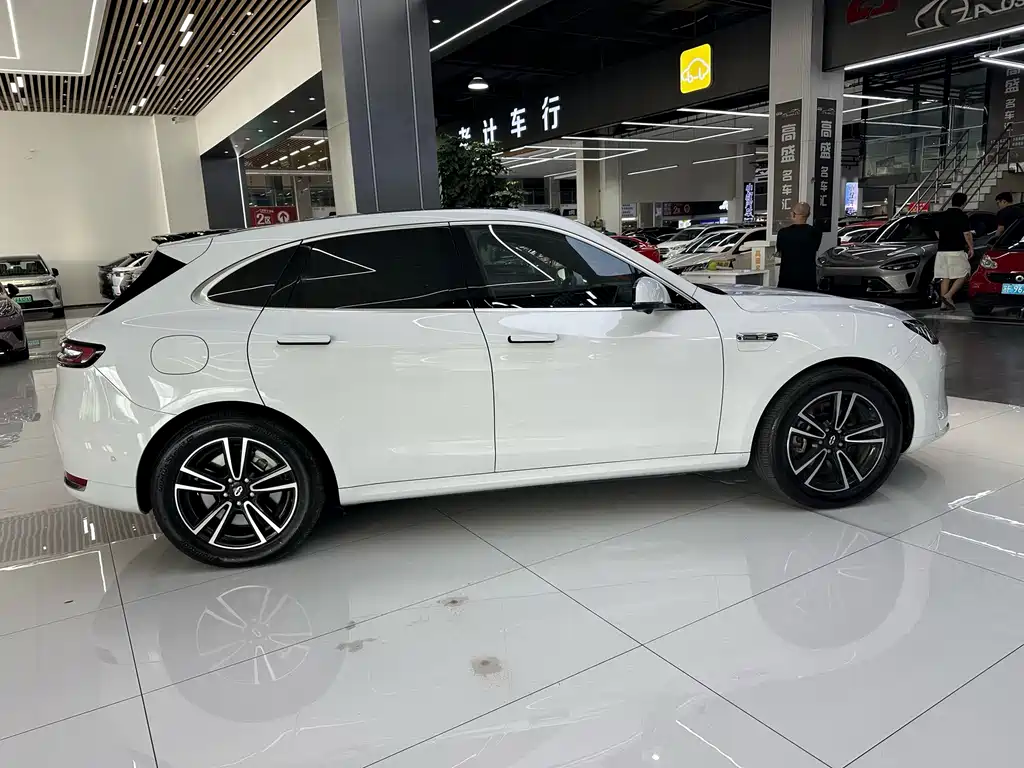 AITO M5 2025 — фото 18