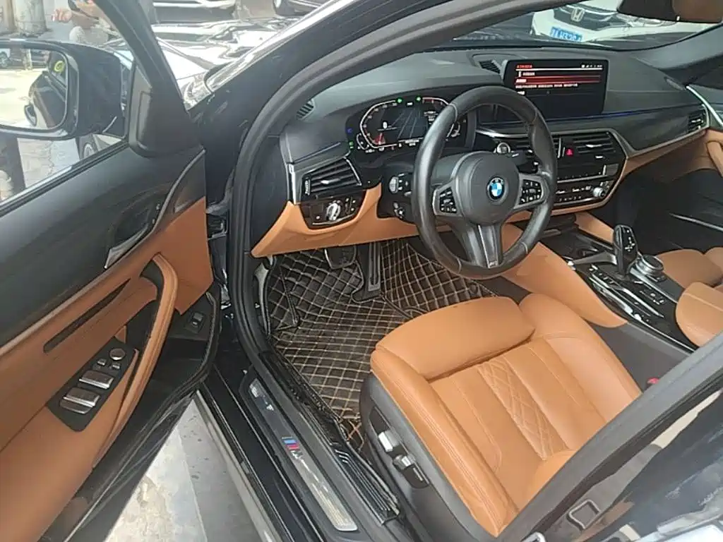 BMW 5 Series 2020 — фото 16