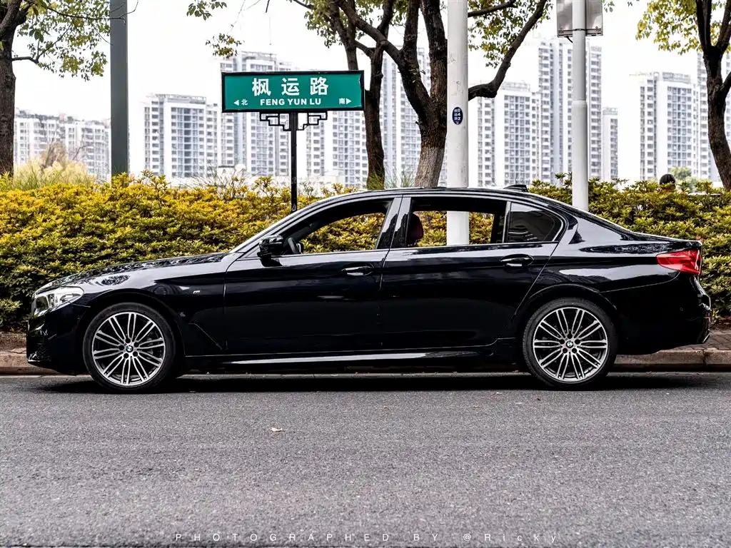 BMW 5 Series 2019 — фото 2