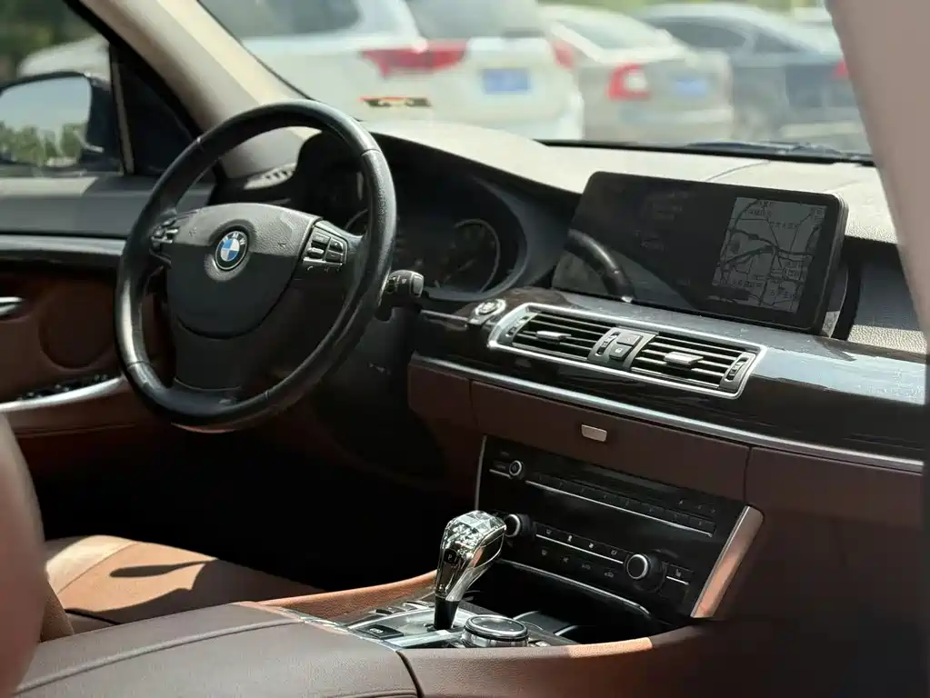 BMW 5 Series GT 2015 — фото 10